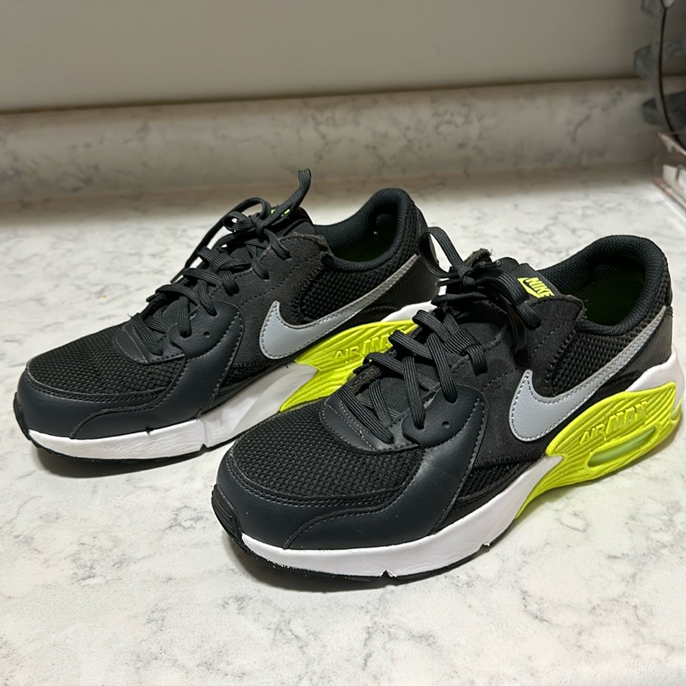 Nike Air Max Excee Youth Sneaker size 6.5Y